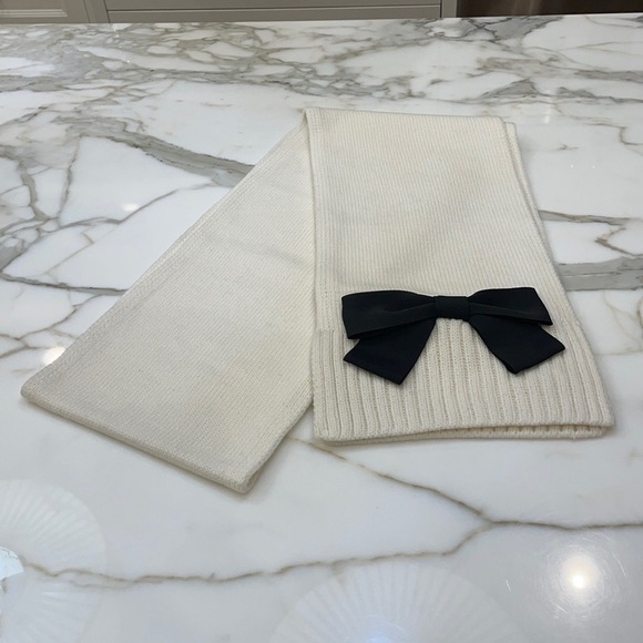 Gorgeous Kate Spade Cream Scarf With Black Grosgrain Bow—NWOT
